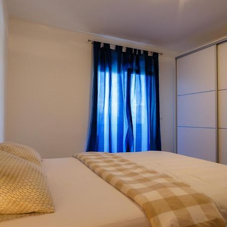 Villa Mirela Apartment Vrbnik Ngoại thất bức ảnh