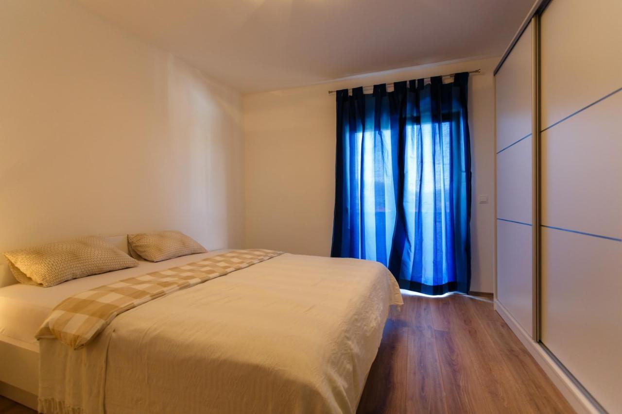 Villa Mirela Apartment Vrbnik Ngoại thất bức ảnh