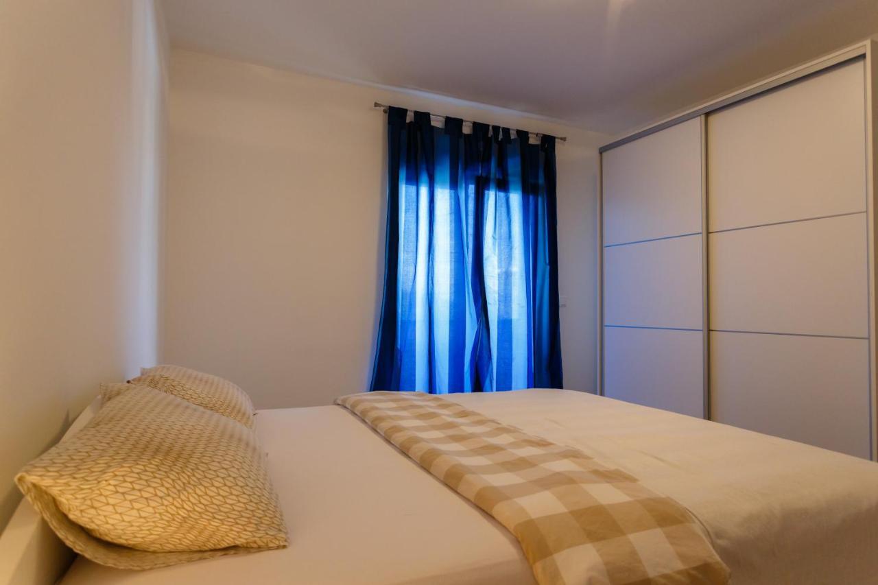 Villa Mirela Apartment Vrbnik Ngoại thất bức ảnh