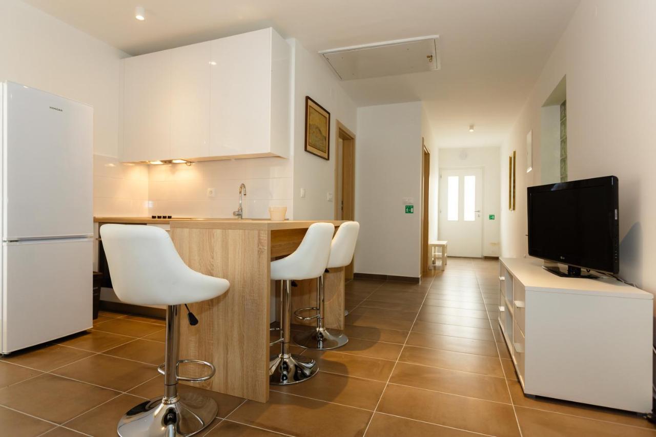 Villa Mirela Apartment Vrbnik Ngoại thất bức ảnh