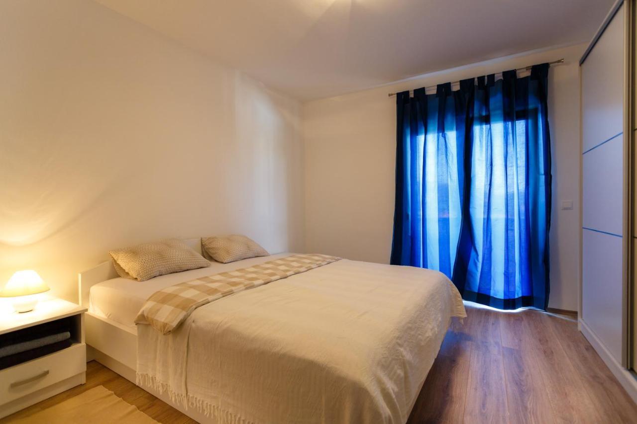 Villa Mirela Apartment Vrbnik Ngoại thất bức ảnh