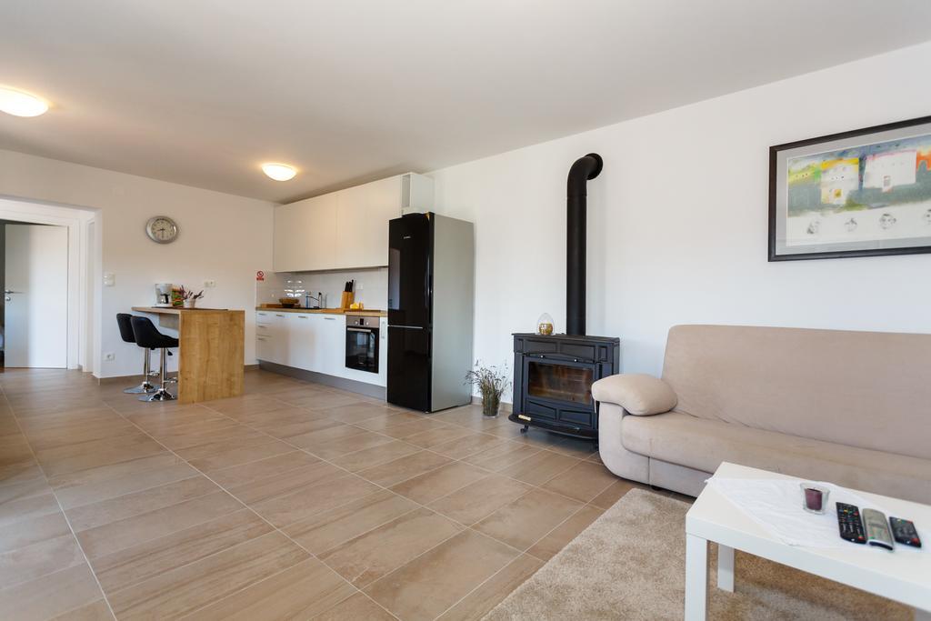 Villa Mirela Apartment Vrbnik Ngoại thất bức ảnh