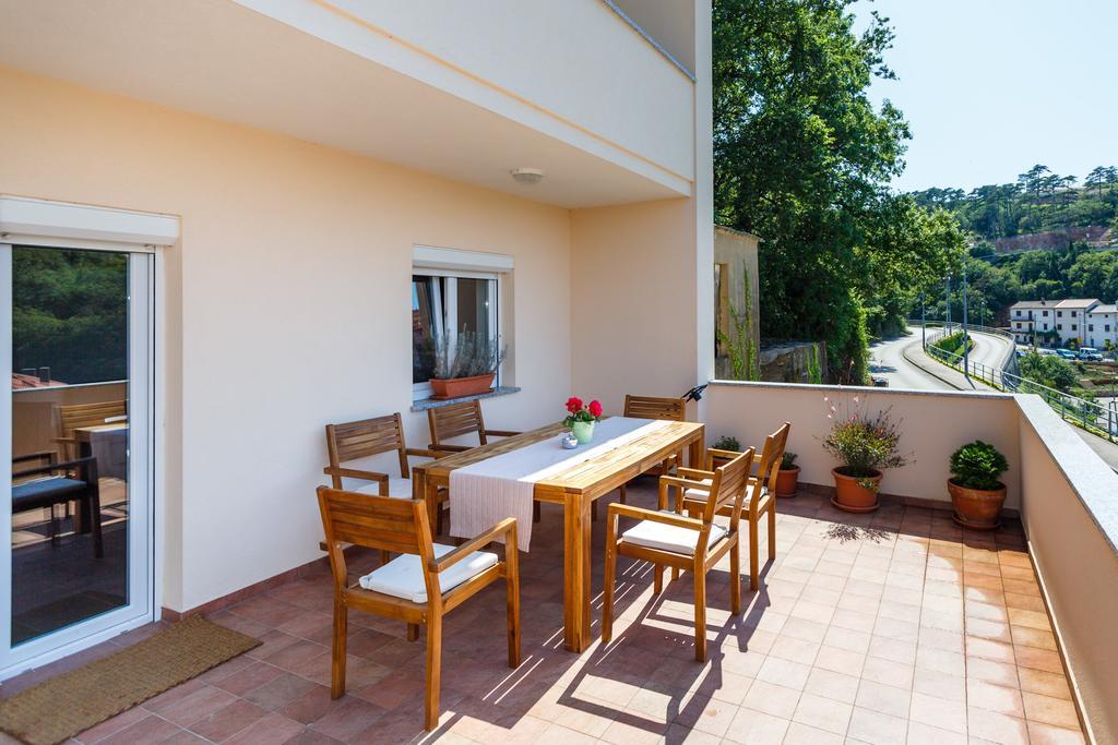 Villa Mirela Apartment Vrbnik Ngoại thất bức ảnh