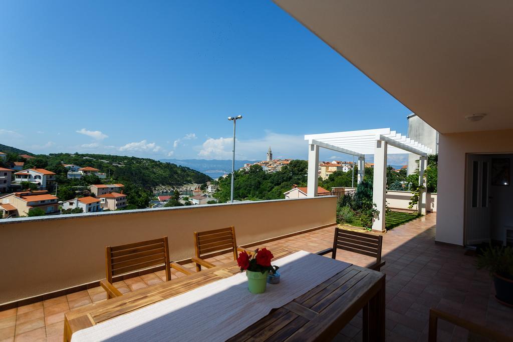 Villa Mirela Apartment Vrbnik Ngoại thất bức ảnh