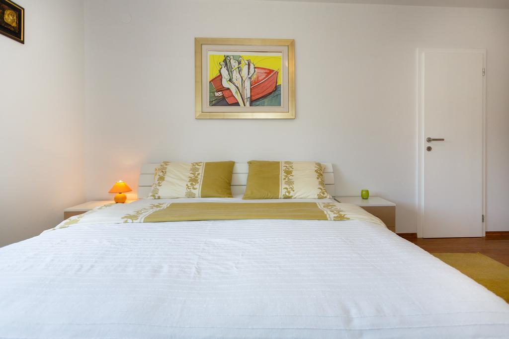 Villa Mirela Apartment Vrbnik Ngoại thất bức ảnh