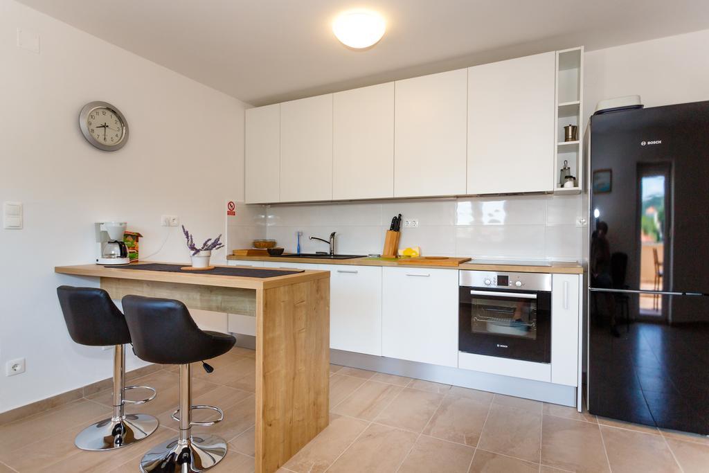 Villa Mirela Apartment Vrbnik Ngoại thất bức ảnh