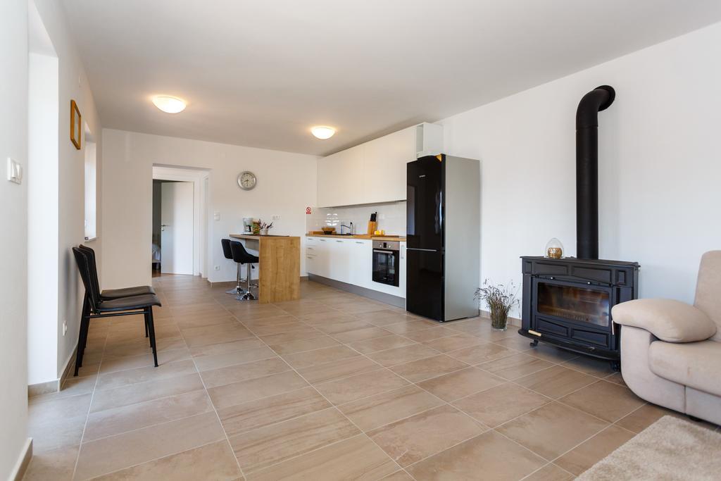 Villa Mirela Apartment Vrbnik Ngoại thất bức ảnh