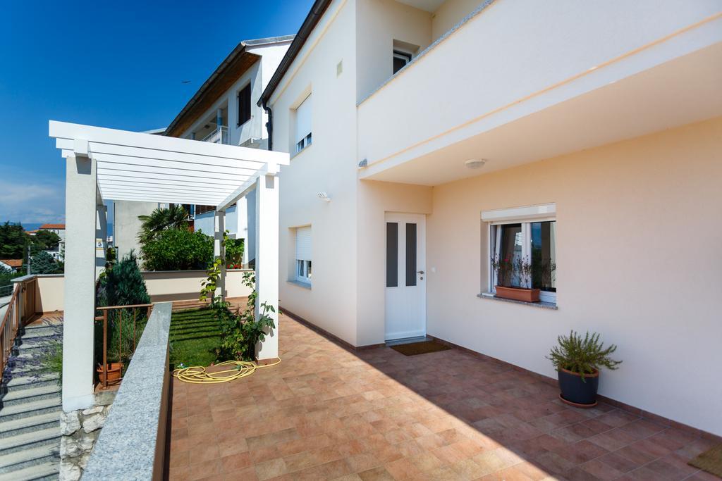 Villa Mirela Apartment Vrbnik Ngoại thất bức ảnh